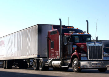 Common Challenges Faced in Heavy Haul Trucking and How to Overcome Them