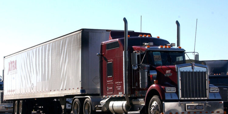 Common Challenges Faced in Heavy Haul Trucking and How to Overcome Them