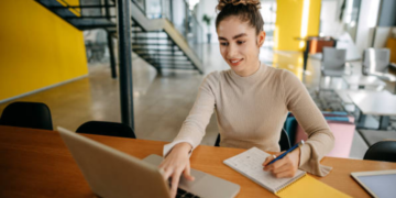 A Guide To Transitioning Into Adulthood: Tips for College Students