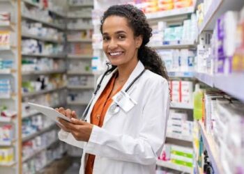 Retail Pharmacy Careers: A Guide to Becoming a Community Pharmacist