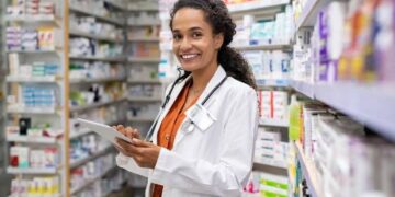 Retail Pharmacy Careers: A Guide to Becoming a Community Pharmacist