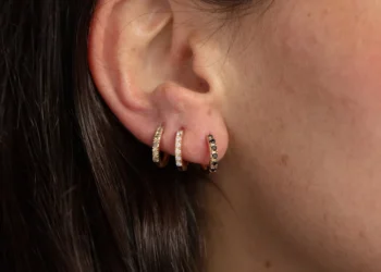 Accessorizing with Style: Where to Find Small White Gold Hoop Earrings in Chicago