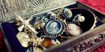 The Timeless Elegance of Antique Jewellery