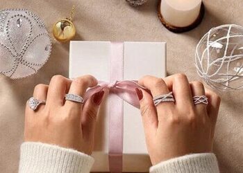 Preserving Elegance: The Art of Cleaning Vintage Jewelry