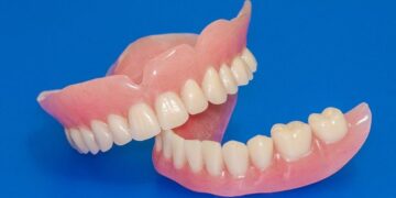 How Do You Adjust to New Dentures?