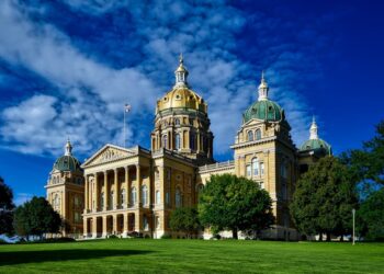 What Landlords Need to Know About Iowa Lease Agreements