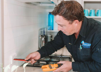 Top Benefits of Hiring Skilled Electricians for Smoke Alarm Services in Gold Coast