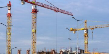 How to Avoid Common Pitfalls When Working with a Construction Company