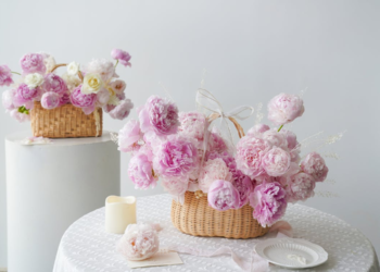 Home Decor Trends for 2024: How Floral Arrangements Transform Your Living Space