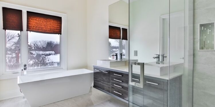 Acrylic Baths vs. Fiberglass: Which Is Better for Your Home?