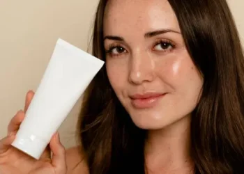 Exfoliating Cleanser: The Cornerstone of a Radiant Skincare Routine