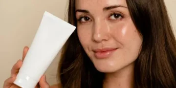 Exfoliating Cleanser: The Cornerstone of a Radiant Skincare Routine
