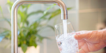 The Role of Hydration in Preventing Cavities and Dry Mouth