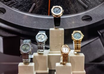 How to Turn Used Luxury Watches into Showroom Pieces with Smart Repairs?