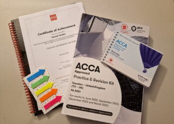 Why Top CFOs Combine an ACCA Certificate with Financial Risk Management